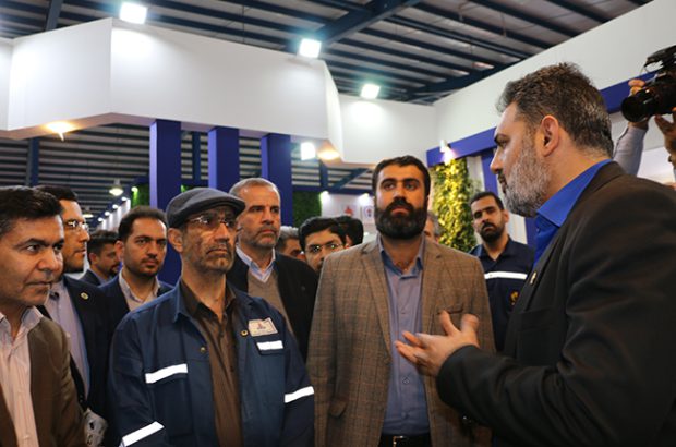 بازدید مدیرعامل شرکت ملی مناطق نفتخیز جنوب از غرفه شرکت مهندسی عمران آسایش جنوب (عماکو) درسیزدهمین نمایشگاه نفت خوزستان