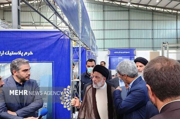 بازدید رئیس جمهور از نمایشگاه احیاگران واحدهای اقتصادی در دزفول