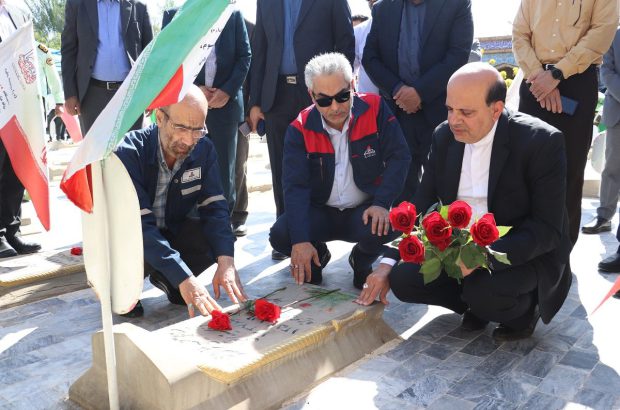 ادای‌ احترام مدیرعامل شرکت ملی نفت ایران به شهدا/خجسته‌مهر از واحد NGL 3200 بازدید کرد